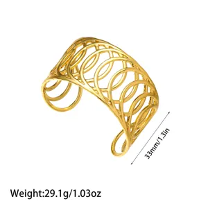 Brazalete rígido de acero dorado con elegantes diseños de círculos en espiral calados