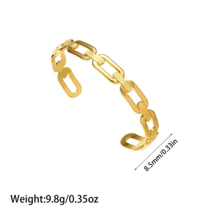 Vista detallada del brazalete de eslabones de acero de titanio dorado, 8,5 mm