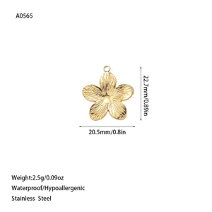 Detailed dimension and material view of 18K gold plated flower pendant.