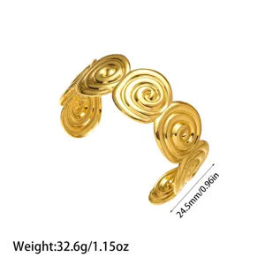 Detalle de la pulsera de espiral bañada en oro de 18K con peso y dimensiones exactas
