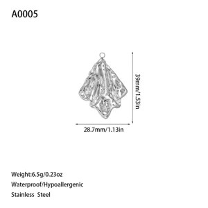 Textured stainless steel pendant detail view showing 39mm height and 6.5g weight.