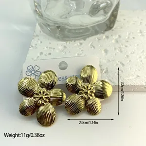 Close-up of gold stainless steel striped flower earrings showing dimensions and weight