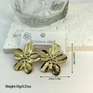 Detailed shot of gold stainless steel flower earrings including size and weight.