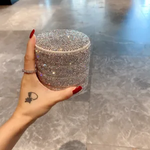 Boîte de rangement de bijoux en strass scintillants multicouche rotative pour bagues et accessoires.