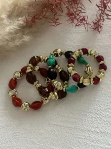 Detailansicht von Retro-Armband-Set mit unregelmäßigen gefärbten Acrylperlen und CCB-Elementen