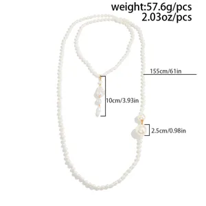 Detalle de collar de perlas barrocas con longitud de 155cm e información de peso