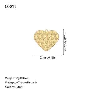 Vista tecnica dettagliata del ciondolo a cuore in oro intrecciato con dimensioni e specifiche