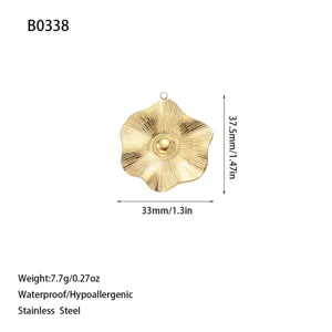 Gold-plated stainless steel flower pendant charm with size and weight information