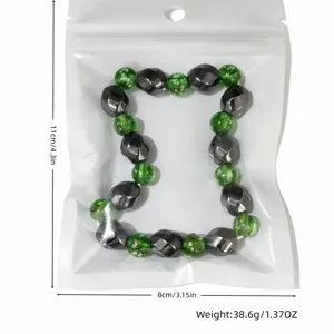 Leuchtendes grünes Glas- und Hämatit-Perlenarmband in Verpackung mit Abmessungen