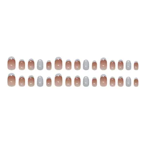 Ongles autocollants élégants dégradés bleu français et pois pour l'été chic.