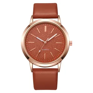 Elegante Damenuhr in Roségold mit strukturiertem braunem Zifferblatt und PU-Lederband.