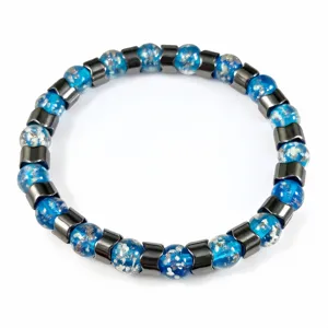 Detailansicht von leuchtend blauem Glas und schwarzem Hämatit-Armband für Damen und Herren