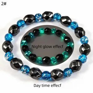 Vergleich des Tag- und Nachteffekts eines Hämatit-Leuchtglas-Perlenarmbands für Yoga