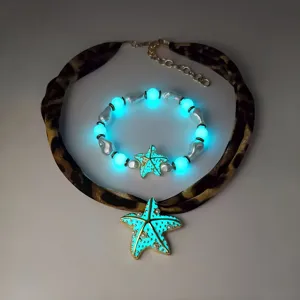 Lichtgevende zeester ketting en armband set met een prachtig cyaanblauw gloei-effect