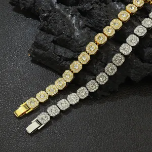 Detailansicht der 11 mm breiten Iced-Out-Armbänder mit runden glänzenden Strasssteinen.