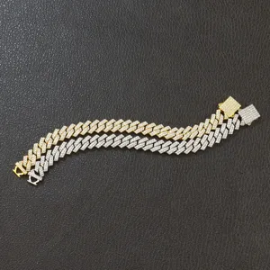 Detailansicht von 10mm Iced-Out-Panzerarmbändern in Gold- und Silbausführung.