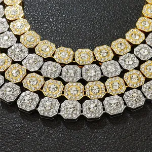 Detailansicht der 11 mm breiten runden Diamant-Zuckerwürfel-Kette in Gold und Silber.