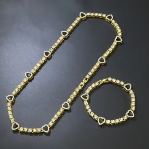 Luxuriöses goldenes Tennis-Ketten-Set mit schwarzen Emaille-Herzen und Diamanten