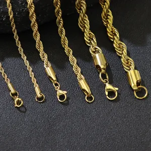 Detailansicht von goldenen Edelstahl-Kordelketten in verschiedenen Breiten und Dicken.