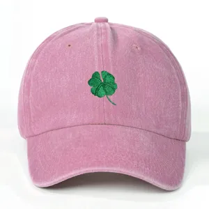 Cappellino da baseball in cotone lavato rosa con ricamo a quadrifoglio verde ricamato