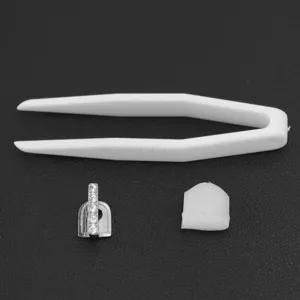 Set denti grillz hip hop argento con strass, pinzette e barra di fissaggio