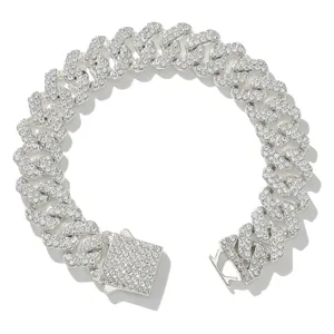 Makro-Detailaufnahme der 15mm versilberten Cuban Link Kette mit Zirkonia-Besatz