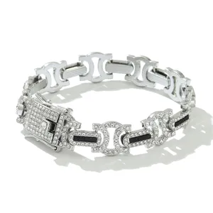 Detailansicht eines 14 mm breiten vereisten kubanischen Armbands mit schwarzem Glitzer