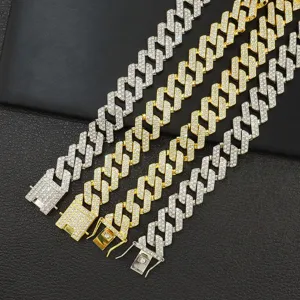 Detailansicht der 20mm vollbesetzten rhombischen Panzerarmbänder in Gold und Silber.