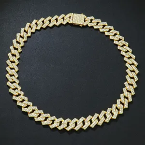 Professionelle Detailansicht eines 15mm breiten vereisten Diamant-Cuban-Armbands
