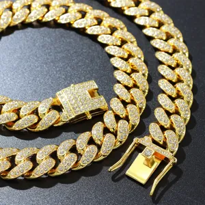 Detailansicht der 15mm Cuban-Link-Kette mit glitzernden Strasssteinen und Kastenverschluss.