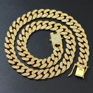 Detailansicht der 13 mm vergoldeten Hip-Hop-Kubanischen Gliederkette mit Strasssteinen