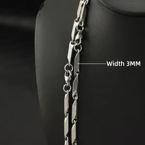 Primer plano de un collar de cadena con eslabones de rombo de acero inoxidable de 3 mm