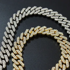 Detailansicht der 12 mm dicken, vereisten kubanischen Kette in Gold und Silber