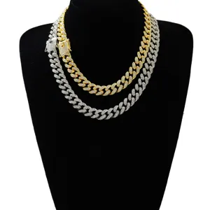 Detailansicht der 13mm Iced Out Hip-Hop-Panzerketten in Gold- und Silberoptik