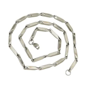 Elegante collar de cadena con eslabones de rombo de 3 mm en acero inoxidable plateado