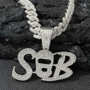 Detaillierte Ansicht der eisigen SBR-Buchstaben-Halskette mit Strass-Cuban-Gliederkette