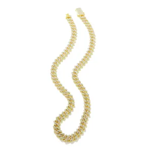 Detailansicht einer 10 mm vergoldeten Iced-Out-Kuban-Halskette im Hip-Hop-Stil