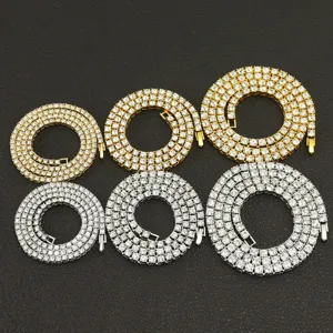 Detaillierter Vergleich von 3mm, 4mm und 5mm Tennis-Ketten in Gold und Silber.