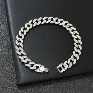 Detailansicht der 9mm silbernen Iced-Out Gliederkette mit vollem Straßbesatz im Hip-Hop-Stil