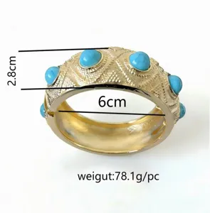 Detailansicht mit 6cm Durchmesser und 2.8cm Breite der Vintage-Türkis-Armspange