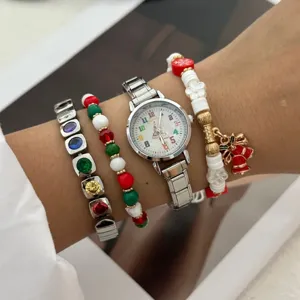 Set orologio e braccialetti natalizi con quadrante pupazzo di neve e ciondoli a campana