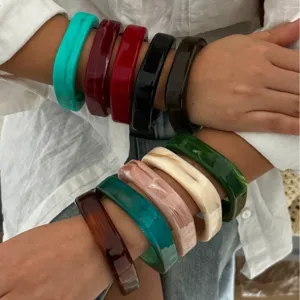 Minimalistische Dames Acryl Armband Onregelmatig Geometrisch Ontwerp Marmerpatroon Glad Gepolijste Hars Bangle Sieraden Cadeau