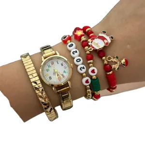Set orologio e braccialetti natalizi dorati con ciondoli di Babbo Natale e renne festive