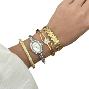 Elegante orologio con quadrante ovale argento con diamanti e set di bracciali a fiori