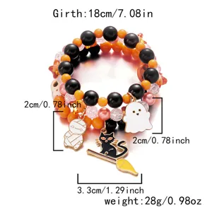 Detaillierte Produktansicht des mehrlagigen Halloween-Armbandsets mit Geist- und Katzenanhängern