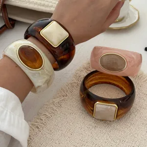Übertriebener Harz-Armreif Für Damen Retro Marmor Ink Wash Muster Breites Manschettenarmband Legierung Eingelegt Personalisierter Designer-Schmuck