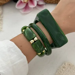Retro dark green acrylic stacking bracelet set with marbled texture for women