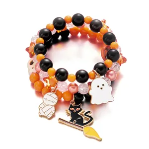 Detailansicht Halloween Perlenarmband-Set mit Geist-, Mumien- und schwarzen Katzenanhängern.