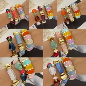 Gedetailleerd overzicht van macaronkleurige harskralen armbanden en gouden armbanden