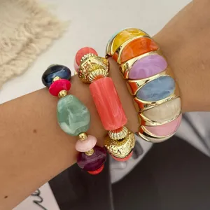 Kleurrijke macaron hars armbandenset met gouden brede armband voor modieuze vrouwen